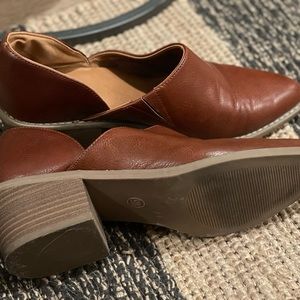 Universal Thread Brown Leather shoe